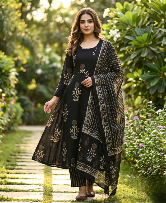 Kalyani Anarkali Set – Elegant Ethnic Ensemble